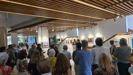 Gran afluencia en la presentación del poemario de la Dra. Beatriz Córdoba y exposición de Photomed